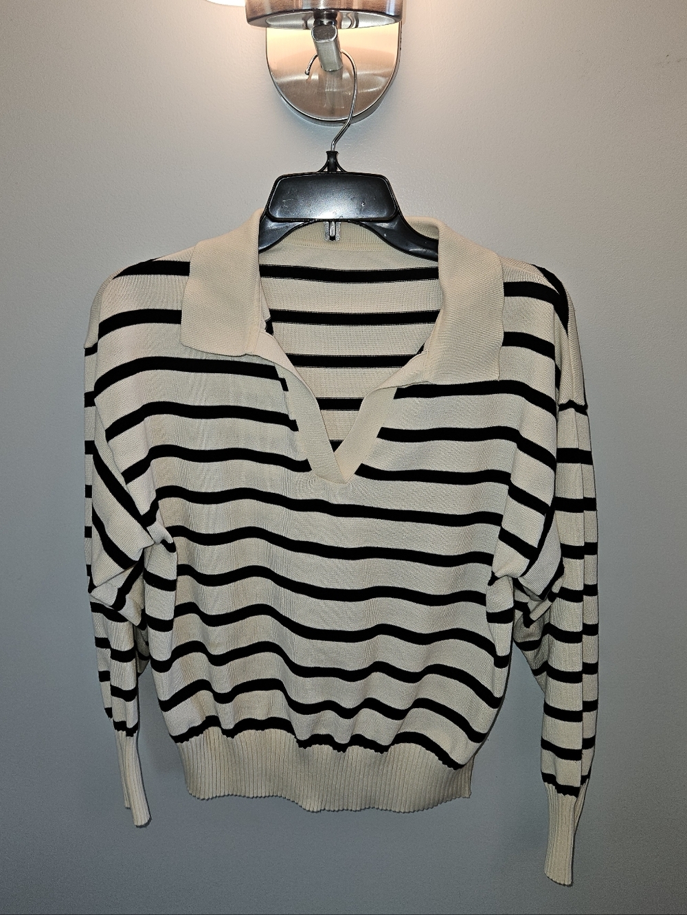 Source Unknown Cream and Black Striped V-Neck Collared Sweater